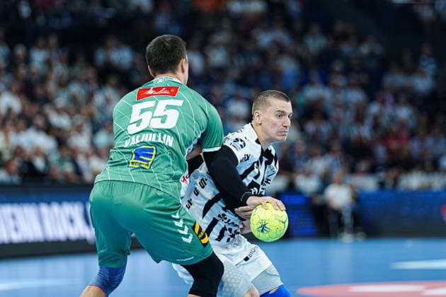 Azat Valiullin GWD Minden, 55 , Elias Ellefsen a Skipagotu THW Kiel, 71 GER, THW Kiel vs GWD Minden, Handball, 1 Bundesliga, Matchday 15, Season 2025 2026, 25 09 2025 GER, THW Kiel vs GWD Minden, Handball, 1 Bundesliga, Matchday 15, Season 2025 2026, 25 09 2025 Kiel Copyright: xEibner-Pressefoto MarcelxvonxFehrnx EP_MFN