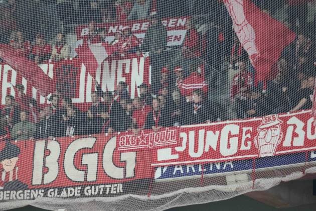 FOOTBALL : LOSC Lille vs SK Brann - UEFA Europa League - 25 09 2025 Supporters du SK Brann lors du match LOSC Lille vs SK Brann, UEFA Europa League phase de ligue, Decathlon Arena stade Pierre Mauroy, le 25 septembre 2025 - photo Laurent Sanson PsnewZ  Copyright: xLaurentxSANSONx xPsnewZx