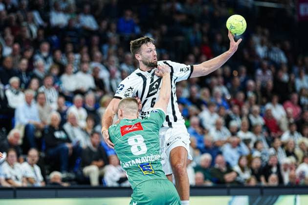Karolis Antanavicius GWD Minden, 08 , Harald Reinkind THW Kiel, 06 GER, THW Kiel vs GWD Minden, Handball, 1 Bundesliga, Matchday 15, Season 2025 2026, 25 09 2025 GER, THW Kiel vs GWD Minden, Handball, 1 Bundesliga, Matchday 15, Season 2025 2026, 25 09 2025 Kiel Copyright: xEibner-Pressefoto MarcelxvonxFehrnx EP_MFN