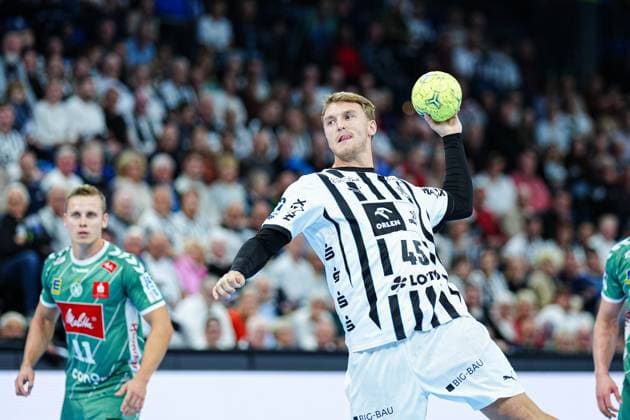 7 meter throw goal Emil Wernsdorf Madsen THW Kiel, 45 GER, THW Kiel vs GWD Minden, Handball, 1 Bundesliga, Matchday 15, Season 2025 2026, 25 09 2025 GER, THW Kiel vs GWD Minden, Handball, 1 Bundesliga, Matchday 15, Season 2025 2026, 25 09 2025 Kiel Copyright: xEibner-Pressefoto MarcelxvonxFehrnx EP_MFN