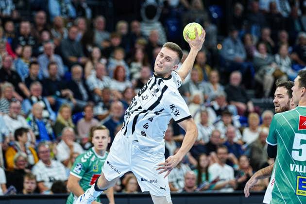 Throw Goal Nikola Bilyk THW Kiel, 53 GER, THW Kiel vs GWD Minden, Handball, 1 Bundesliga, Matchday 15, Season 2025 2026, 25 09 2025 GER, THW Kiel vs GWD Minden, Handball, 1 Bundesliga, Matchday 15, Season 2025 2026, 25 09 2025 Kiel Copyright: xEibner-Pressefoto MarcelxvonxFehrnx EP_MFN