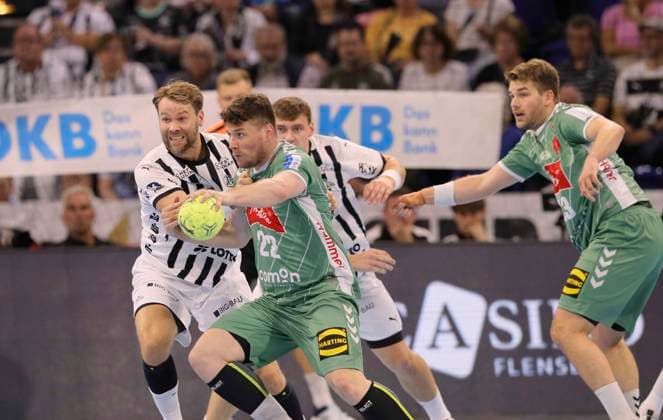 Photo on the ball Philipp Vorlicek Minden vs Petter Overby Kiel Handball Men 1 Bundesliga on Thu 25 09 2025 THW Kiel GWD Minden