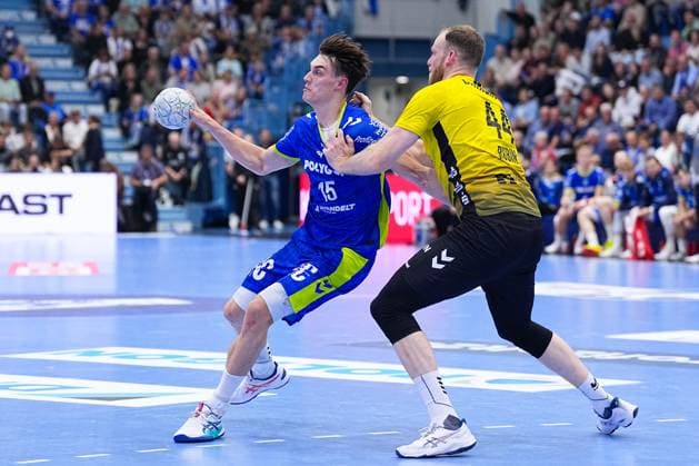 25 09 2025, xydrx, Handball, 1 HBL, VFL Gummersbach TVB Stuttgart, Schwalbe Arena Miro Schluroff VFL Gummersbach 15 in duel against Lenny Rubin TVB Stuttgart 44 Nordrhein Westfahlen Germany