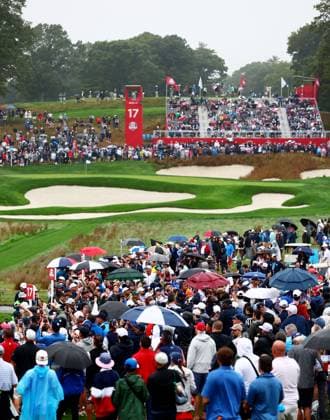 Large crowds are seen as USA players play the 17th hole. 2025 Ryder Cup, Thursday Practice, Golf, Bethpage Black Golf Course, New York, USA - 25 Sep 2025New York Bethpage Black Golf Course New York (NY) United States of America EDITORIAL USE ONLY No use with unauthorised audio, video, data, fixture lists, club league logos or live services. Online in-match use limited to 120 images, no video emulation. No use in betting, games or single club league player publications. Copyright: xJamesxMarsh Shutterstockx 15500195df