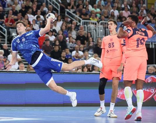 RK Zagreb v Barca - EHF Champions League - Group Phase ZAGREB, CROATIA - SEPTEMBER 25: Luka Lovre Klarica of RK Zagreb shoots a ball during EHF Machineseeker Champions league match between RK Zagreb and FC Barcelona, Barca at Arena Zagreb on September 25, 2025 in Zagreb, Croatia.  GoranxStanzl PIXSELL