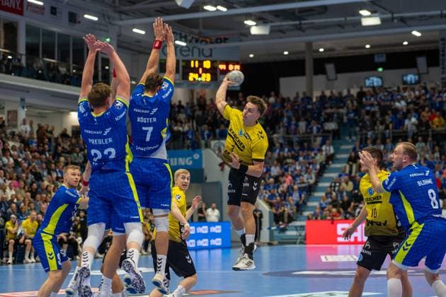 Max Haefner, center back, TVB Stuttgart 3 , Julian Koester, back, VfL Gummersbach 7 , Kentin Mahà , back, VfL Gummersbach 22 , VfL Gummersbach vs TVB 1898 Stuttgart, Daikin Handball Bundesliga, Men , Matchday 6, 25 09 2025 Gummersbach NRW Germany Copyright: xkolbert-press MartinxWdziecznyx