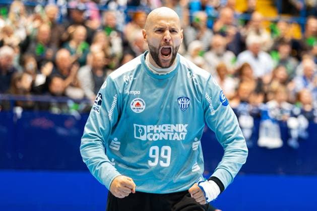 25 09 2025, xkwix, Handball, 1 Handball Bundesliga, DAIKIN HBL 2025 26, TBV Lemgo Lippe Bergischer HC, PHOENIX CONTACT Arena TBV Goalkeeper Urh Kastelic TBV Lemgo Lippe 99 Cheers after a saved throw on goal NRW Germany