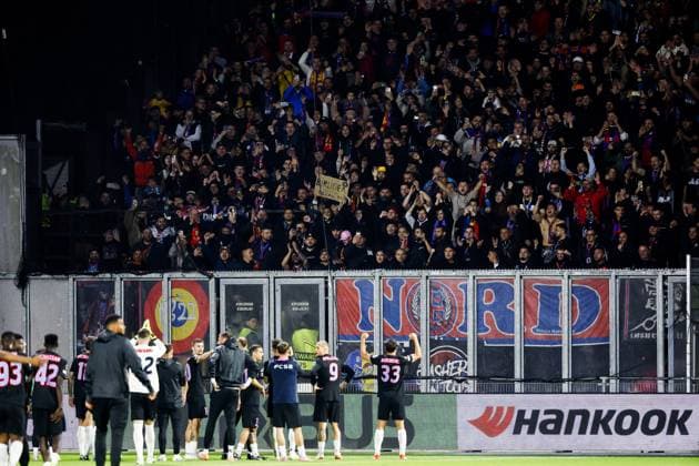 DEVENTER - FCSB players after the Europa League match between Go Ahead Eagles and Steaua Bucharest at the De Adelaarshorst stadium on September 25, 2025, in Deventer, Netherlands. ANP VINCENT JANNINK UEFA Europa League 2025-2026 xVIxANPxSportx xxANPxIVx 537474314 originalFilename: 537474314.jpg