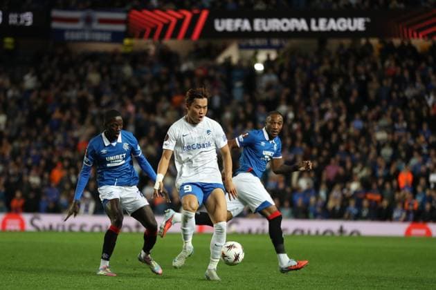 Hyeongyu Oh of Genk shields the ball from Mohamed Diomande and Derek Cornelius of Rangers during the Europa League league phase match at Ibrox Stadium, Glasgow. Rangers v Genk - UEFA Europa League - League Phase - Ibrox Stadium, Glasgow, Lanarkshire, Scotland, UK - 25 Sep 2025Glasgow Ibrox Lanarkshire United Kingdom  Copyright: xO Rourke RangersxFC Shutterstockx 15504270m