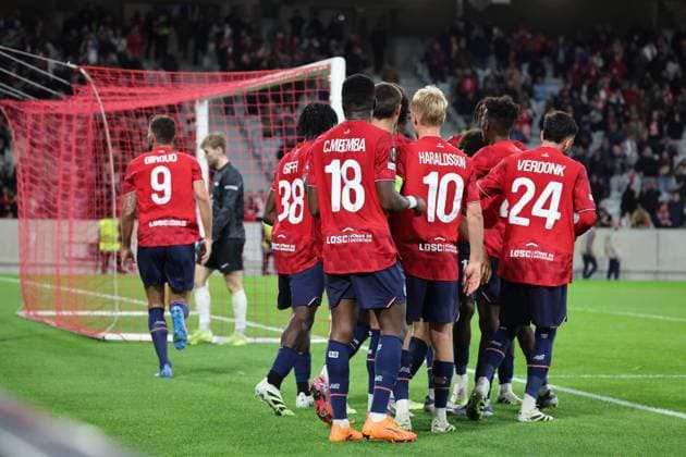 FOOTBALL : LOSC Lille vs SK Brann - UEFA Europa League - 25 09 2025 Joie des joueurs du LOSC apres le but victorieux de Olivier GIROUD (LOSC Lille) lors du match LOSC Lille vs SK Brann, UEFA Europa League phase de ligue, Decathlon Arena stade Pierre Mauroy, le 25 septembre 2025 - photo Laurent Sanson PsnewZ  Copyright: xLaurentxSANSONx xPsnewZx