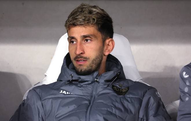 Stuttgart , Europa League soccer VfB Stuttgart vs Celta Vigo, Atakan Karazor VfB on the bench According to the regulations of the DFL German Football League, it is prohibited to use or have used photographs taken in the stadium and or of the match in the form of sequential images and or video-like photo series
