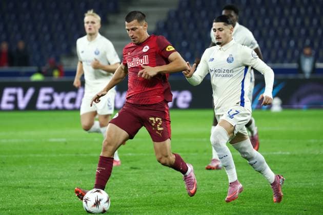 SOCCER - UEFA EL, RBS vs Porto SALZBURG,AUSTRIA,25.SEP.25 - SOCCER - UEFA Europa League, Red Bull Salzburg vs FC Porto. Image shows Stefan Lainer (RBS) and Borja Sainz (Porto).  GEPAxpictures xDavidxGeieregger
