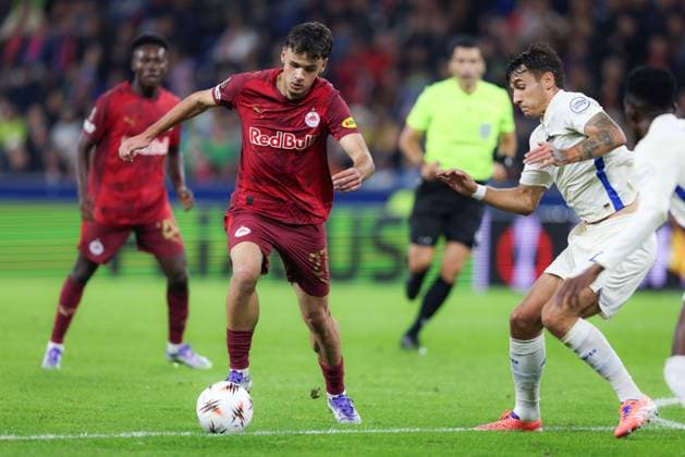 SOCCER - UEFA EL, RBS vs Porto SALZBURG,AUSTRIA,25.SEP.25 - SOCCER - UEFA Europa League, Red Bull Salzburg vs FC Porto. Image shows Kerim Alajbegovic (RBS) and Alan Varela (Porto).  GEPAxpictures xMathiasxMandl