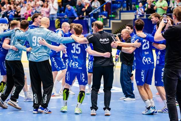 The team of TBV Lemgo Lippe cheers after 28 25 victory GER, TBV Lemgo Lippe vs Bergischer HC, Handball, 1 Bundesliga, Matchday 6, Season 2025 2026, 25 09 2025 GER, TBV Lemgo Lippe vs Bergischer HC, Handball, 1 Bundesliga, Matchday 6, Season 2025 2026, 25 09 2025 Lemgo Copyright: xEibner-Pressefoto JanxRollingerx EP_JSK