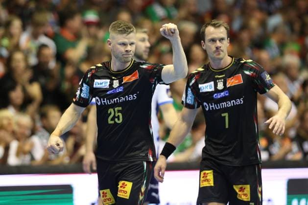 25 09 2025, xtgx, Handball, EHF Champions League, SC Magdeburg Wisla Plock v l Sebastian Barthold Magdebug, 25 , Felix Claar Magdeburg, 7 Jubel, Torjubel, jubelt ueber das Tor, celebrate the goal, celebration Magdeubrg