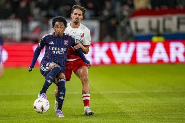 UTRECHT , 25-09-2025 , stadium Galgenwaard , season 2025 2026 , UEFA Europa League football , League phase Matchday 1 , match between FC Utrecht and Olympique Lyon , picture shows Olympique Lyonnais player Malick Fofana and FC Utrecht player Siebe Horemans Utrecht - Olympique Lyon  x31193571x Copyright: