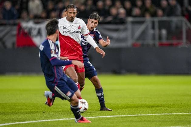 UTRECHT , 25-09-2025 , stadium Galgenwaard , season 2025 2026 , UEFA Europa League football , League phase Matchday 1 , match between FC Utrecht and Olympique Lyon , picture shows FC Utrecht player Sebastien Haller and Olympique Lyonnais player Mathys De Carvalho Utrecht - Olympique Lyon  x31193642x Copyright: