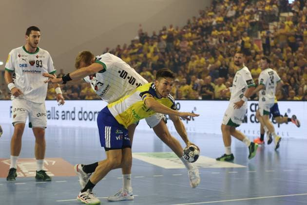 Kielce 25.09.2025 Pilka reczna Liga Mistrzow sezon 2025 2026 kolejka 3 mecz: Industria Kielce - Fuechse Berlin Handball Champions League season 2025 2026 round 3 match: Industria Kielce - Fuechse Berlin NZ Dejan Milosavljev, Dovichebaeva Alex Dujshebaev Fot. Stanislaw Klepka Arena Akcji NEWSPIX.PL --- newspix.pl 