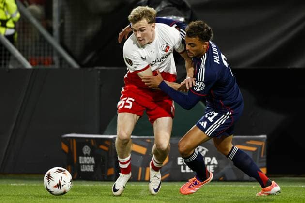 UTRECHT - (l-r) Derry John Murkin of FC Utrecht, Ruben Kluivert of Olympiade Lyonnais during the Europa League match between FC Utrecht and Olympique Lyon at the Galgenwaard Stadium, on September 25, 2025, in Utrecht, Netherlands. ANP MAURICE VAN STEEN UEFA Europa League 2025-2026 xVIxANPxSportx xxANPxIVx 537475930 originalFilename: 537475930.jpg