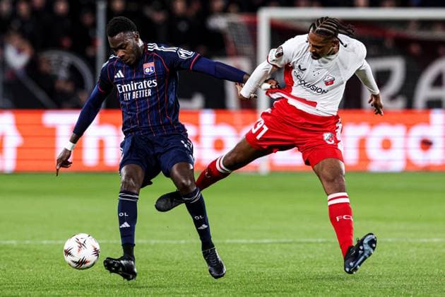 2025-09-25 FC Utrecht v Olympique Lyonnais - UEFA Europa League 2025 26 League Phase MD1 UTRECHT, NETHERLANDS - SEPTEMBER 25: Moussa Niakhat+? of Olympique Lyonnais, Sebastien Haller of FC Utrecht battle for the ball during the UEFA Europa League 2025 26 League Phase MD1 match between FC Utrecht and Olympique Lyonnais at Stadion Galgenwaard on September 25, 2025 in Utrecht, Netherlands. Utrecht Stadion Galgenwaard Netherlands Content not available for redistribution in The Netherlands directly or indirectly through any third parties. Copyright: xBenxGalx