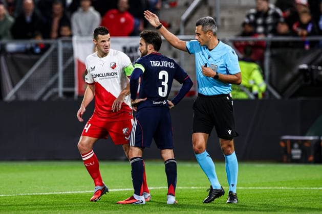 2025-09-25 FC Utrecht v Olympique Lyonnais - UEFA Europa League 2025 26 League Phase MD1 UTRECHT, NETHERLANDS - SEPTEMBER 25: Nick Viergever of FC Utrecht, Nicolas Tagliafico of Olympique Lyonnais look on during the UEFA Europa League 2025 26 League Phase MD1 match between FC Utrecht and Olympique Lyonnais at Stadion Galgenwaard on September 25, 2025 in Utrecht, Netherlands. Utrecht Stadion Galgenwaard Netherlands Content not available for redistribution in The Netherlands directly or indirectly through any third parties. Copyright: xBenxGalx