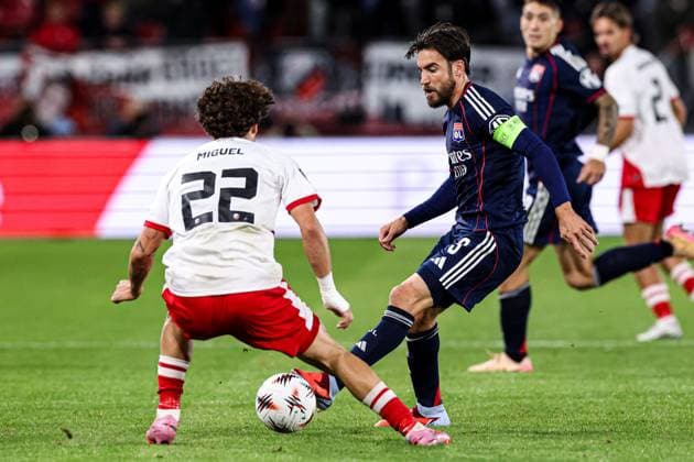 2025-09-25 FC Utrecht v Olympique Lyonnais - UEFA Europa League 2025 26 League Phase MD1 UTRECHT, NETHERLANDS - SEPTEMBER 25: Nicolas Tagliafico of Olympique Lyonnais makes a pass during the UEFA Europa League 2025 26 League Phase MD1 match between FC Utrecht and Olympique Lyonnais at Stadion Galgenwaard on September 25, 2025 in Utrecht, Netherlands. Utrecht Stadion Galgenwaard Netherlands Content not available for redistribution in The Netherlands directly or indirectly through any third parties. Copyright: xBenxGalx