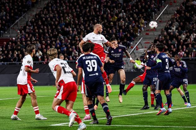 2025-09-25 FC Utrecht v Olympique Lyonnais - UEFA Europa League 2025 26 League Phase MD1 UTRECHT, NETHERLANDS - SEPTEMBER 25: Mike van der Hoorn of FC Utrecht heads the ball during the UEFA Europa League 2025 26 League Phase MD1 match between FC Utrecht and Olympique Lyonnais at Stadion Galgenwaard on September 25, 2025 in Utrecht, Netherlands. Utrecht Stadion Galgenwaard Netherlands Content not available for redistribution in The Netherlands directly or indirectly through any third parties. Copyright: xBenxGalx
