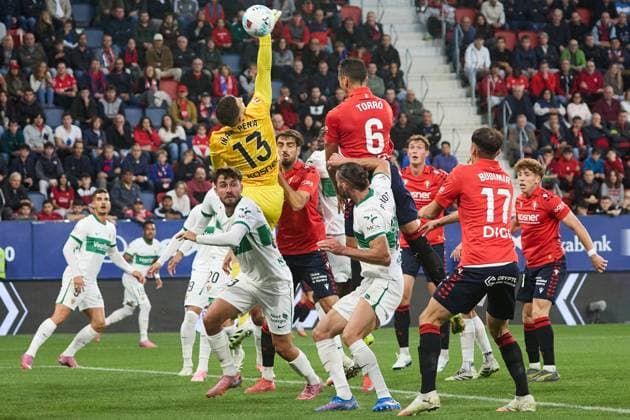 Pamplona, Spain. 25th Sep 2025. Sports. Football Soccer.Football match of La Liga EA Sports between CA Osasuna and Elche CF played at El Sadar stadium in Pamplona (Spain) on September 25, 2025. Credit: Inigo Alzugaray Cordon Press  La Liga EA Sports 2025-2026