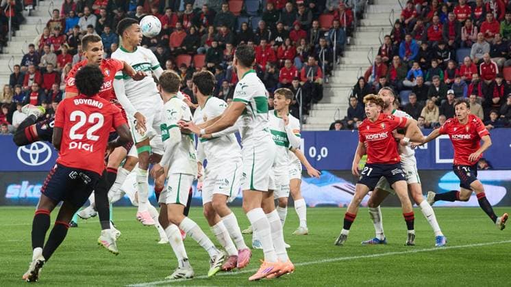 Pamplona, Spain. 25th Sep 2025. Sports. Football Soccer.Football match of La Liga EA Sports between CA Osasuna and Elche CF played at El Sadar stadium in Pamplona (Spain) on September 25, 2025. Credit: Inigo Alzugaray Cordon Press  La Liga EA Sports 2025-2026