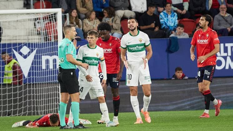 Pamplona, Spain. 25th Sep 2025. Sports. Football Soccer.Football match of La Liga EA Sports between CA Osasuna and Elche CF played at El Sadar stadium in Pamplona (Spain) on September 25, 2025. Credit: Inigo Alzugaray Cordon Press  La Liga EA Sports 2025-2026