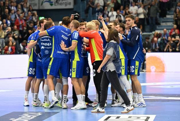 VfL Gummersbach also beats TBV Stuttgart at home in the Schwalbe Arena GER, VfL Gummersbach vs TVB Stuttgart, Handball, Daikin 1 Bundesliga, Matchday 6, Season 2025 2026, Schwalbe Arena Gummersbach, 25 09 2025 GER, VfL Gummersbach vs TVB Stuttgart, Handball, Daikin 1 Bundesliga, Matchday 6, Season 2025 2026, Schwalbe Arena Gummersbach, 25 09 2025 Gummersbach Copyright: xEibner-Pressefoto JuergenxAugstx EP_JAT