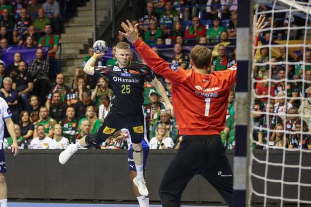 25 09 2025, xgox, Handball EHF Champions League SC Magdeburg Orlen Wisla Plock v l Sebastian Barthold Magdeburg, 25 throws goal, Torschuetze, scores goal, Treffer, scores the goal Magdeburg