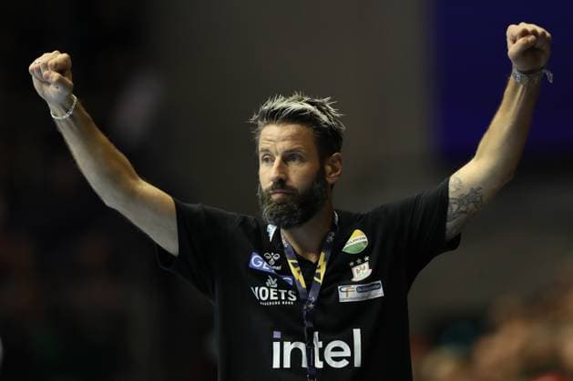 25 09 2025, xtgx, Handball, EHF Champions League, SC Magdeburg Wisla Plock v l Bennet Wiegert Magdeburg, coach jubilation, goal celebration, celebrate the goal, celebration Magdeubrg