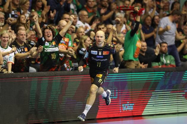25 09 2025, xtgx, Handball, EHF Champions League, SC Magdeburg Wisla Plock v l Daniel Pettersson Magdeburg, 11 Jubel, Torjubel, jubelt ueber das Tor, celebrate the goal, celebration Magdeubrg