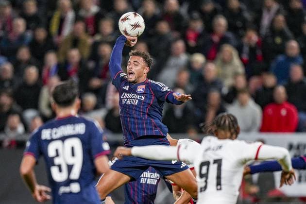 UTRECHT , 25-09-2025 , stadium Galgenwaard , season 2025 2026 , UEFA Europa League football , League phase Matchday 1 , match between FC Utrecht and Olympique Lyon , picture shows handsball from Olympique Lyonnais player Ruben Kluivert Utrecht - Olympique Lyon  x31193711x Copyright: