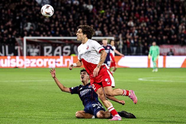 2025-09-25 FC Utrecht v Olympique Lyonnais - UEFA Europa League 2025 26 League Phase MD1 UTRECHT, NETHERLANDS - SEPTEMBER 25: Mathys De Carvalho of Olympique Lyonnais gets pushed over by Niklas Vesterlund of FC Utrecht during the UEFA Europa League 2025 26 League Phase MD1 match between FC Utrecht and Olympique Lyonnais at Stadion Galgenwaard on September 25, 2025 in Utrecht, Netherlands. Utrecht Stadion Galgenwaard Netherlands Content not available for redistribution in The Netherlands directly or indirectly through any third parties. Copyright: xBenxGalx