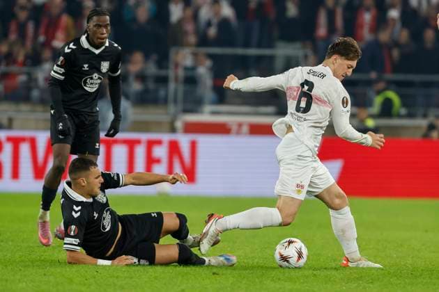 Ferran Jutgla Celta Vigo, 09 and Angelo Stiller VfB Stuttgart, 06 in duel , Germany, Football, UEFA Europa League, Matchday 1, 2025 2026, VfB Stuttgart vs Celta Vigo, 25 09 2025, Arena Stuttgart, Stuttgart, Germany Stuttgart Arena Stuttgart Baden Württemberg Germany Copyright: xGrantxHubbsx