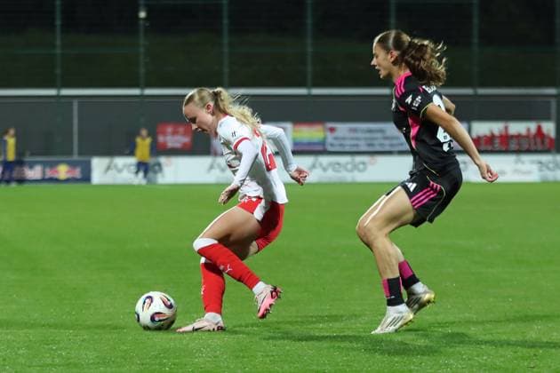 Soccer Bundesliga Women RB Leipzig vs Hamburger SV 25 09 25 Nikoline Dudek 24, RB Leipzig in front of Leni Eggert 29, Hamburger SV Soccer, Google Pixel Women Bundesliga, Season 2025 2026, Matchday 4 RB Leipzig vs Hamburger SV on 25 09 25, Red Bull Arena, Leipzig DFB REGULATIONS PROHIBIT ANY USE OF PHOTOGRAPHS AS IMAGE SEQUENCES AND OR QUASI VIDEO Copyright: xBEAUTIFULxSPORTS JanxKaeferx