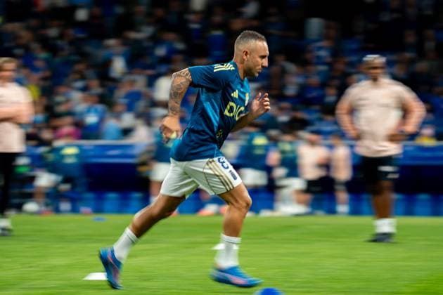 Santi Cazorla (N8) during warm up before La Liga game between Real Oviedo and Barcelona at Carlos Tartiere, Oviedo, Spain. Copyright: xAndresxLopezxSheridanxx xSPPx Sportspressphoto_SPR32157