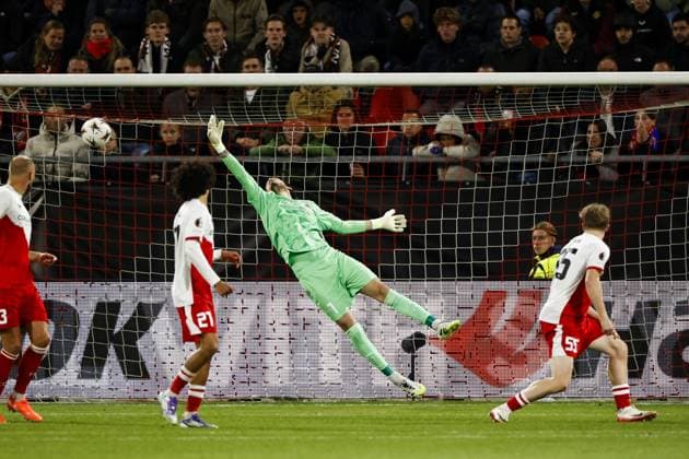 UTRECHT - Tanner Tessmann of Olympique Lyonnais (not pictured) shoots the ball past FC Utrecht goalkeeper Vasilis Barkas for the 0-1 during the Europa League match between FC Utrecht and Olympique Lyon at the Galgenwaard Stadium on September 25, 2025, in Utrecht, Netherlands. ANP MAURICE VAN STEEN UEFA Europa League 2025-2026 xVIxANPxSportx xxANPxIVx 537481932 originalFilename: 537481932.jpg
