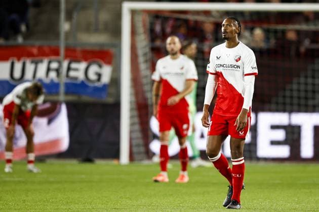 UTRECHT - Sebastien Haller of FC Utrecht is disappointed with the 0-1 loss during the Europa League match between FC Utrecht and Olympique Lyon at the Galgenwaard Stadium on September 25, 2025, in Utrecht, Netherlands. ANP MAURICE VAN STEEN UEFA Europa League 2025-2026 xVIxANPxSportx xxANPxIVx 537482136 originalFilename: 537482136.jpg