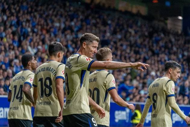 Robert Lewandowski (N9) celebrates a goal to the TV during La Liga game between Real Oviedo and Barcelona at Carlos Tartiere, Oviedo, Spain. Copyright: xAndresxLopezxSheridanxx xSPPx Sportspressphoto_SPR32188