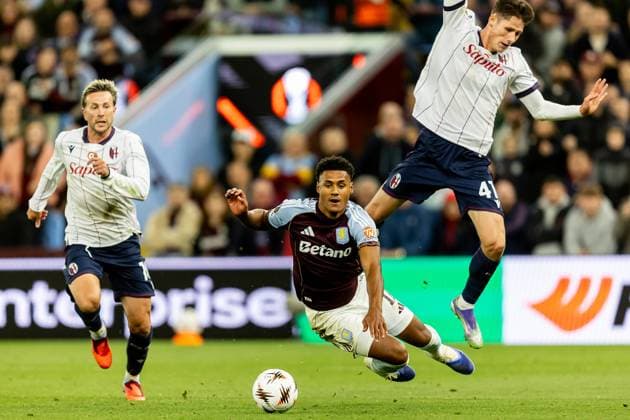 Aston Villa v Bologna Europa League 25 09 2025. PENALTY Aston Villa forward Ollie Watkins (11) is fouled during the Europa League match between Aston Villa and Bologna at Villa Park, Birmingham, England on 25 September 2025. Birmingham Villa Park West Midlands England Editorial use only , Copyright: xManjitxNarotrax PSI-22910-0039