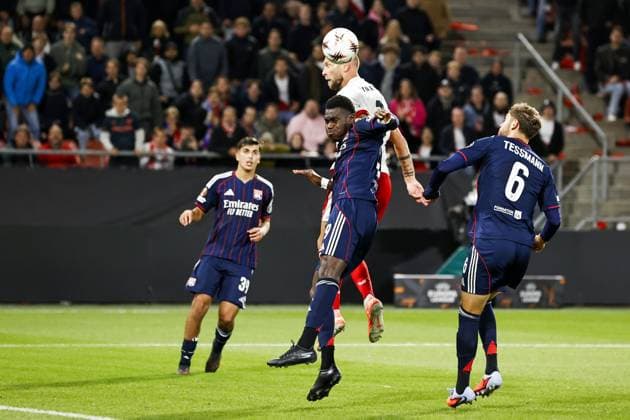 UTRECHT - (l-r) Moussa Niakhate of Olympique Lyonnais, Mike van der Hoorn of FC Utrecht, Tanner Tessmann of Olympique Lyonnais during the Europa League match between FC Utrecht and Olympique Lyon at the Galgenwaard Stadium, on September 25, 2025, in Utrecht, Netherlands. ANP MAURICE VAN STEEN UEFA Europa League 2025-2026 xVIxANPxSportx xxANPxIVx 537482818 originalFilename: 537482818.jpg