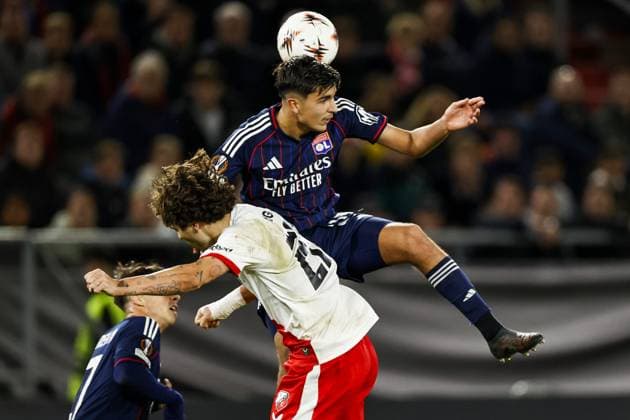 UTRECHT - (l-r) Miguel Rodriguez of FC Utrecht, Mathys De Carvalho of Olympique Lyonnais during the Europa League match between FC Utrecht and Olympique Lyon at the Galgenwaard Stadium, on September 25, 2025, in Utrecht, Netherlands. ANP MAURICE VAN STEEN UEFA Europa League 2025-2026 xVIxANPxSportx xxANPxIVx 537482942 originalFilename: 537482942.jpg