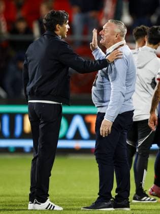 UTRECHT (l-r) Olympique Lyonnais coach Paulo Fonseca, FC Utrecht coach Ron Jans after the Europa League match between FC Utrecht and Olympique Lyon at the Galgenwaard Stadium, on September 25, 2025, in Utrecht, Netherlands. ANP MAURICE VAN STEEN UEFA Europa League 2025-2026 xVIxANPxSportx xxANPxIVx 537483165 originalFilename: 537483165.jpg