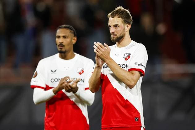 UTRECHT - (l-r) Sebastien Haller of FC Utrecht, David Min of FC Utrecht after the Europa League match between FC Utrecht and Olympique Lyon at the Galgenwaard Stadium, on September 25, 2025, in Utrecht, Netherlands. ANP MAURICE VAN STEEN UEFA Europa League 2025-2026 xVIxANPxSportx xxANPxIVx 537483478 originalFilename: 537483478.jpg