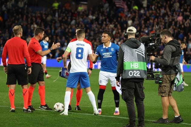 Rangers captain James Tavernier exchanges pennants with Bryan Heynen of Genk during the Europa League league phase match at Ibrox Stadium, Glasgow. Rangers v Genk - UEFA Europa League - League Phase - Ibrox Stadium, Glasgow, Lanarkshire, Scotland, UK - 25 Sep 2025Glasgow Ibrox Lanarkshire United Kingdom  Copyright: xO Rourke RangersxFC Shutterstockx 15504270bt