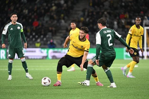 BERN, SWITZERLAND SEPTEMBER 25 Jaouen Hadjam of Young Boys l against Davide Calabria of Panathinaikos r during the UEFA Europa League 2025 26 League Phase MD1 match between BSC Young Boys and Panathinaikos FC at Stadion Wankdorf on September 25, 2025 in Bern, Switzerland Bern Stadion Wankdorf Bern Switzerland Copyright: xJustPictures.ch ManuelxWinterbergerx jp-en-EuSpIm-MWI_3635
