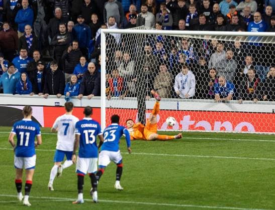 Jack Butland of Rangers saves a penalty from Oh Hyeon-Gyu of KRC Genk during UEFA Europa League league phase match at Ibrox Stadium, Glasgow. Rangers v KRC Genk - UEFA Europa League - Ibrox Stadium, Glasgow, Lanarkshire, Scotland, UK - 25 Sep 2025Glasgow Ibrox Stadium Lanarkshire, Scotland United Kingdom EDITORIAL USE ONLY  Copyright: xRangersxFC Shutterstockx 15504638ap